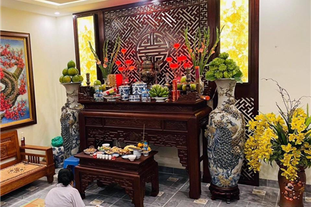 Cách lau dọn ban thờ ngày tết và những lưu ý quan trọng bạn nên biết để đem lại tài lộc may mắn cho gia chủ